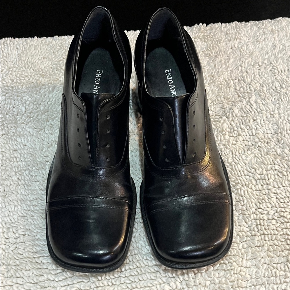 Size 7.5 Enzo Angiolini Black Leather shoes 2” block heel